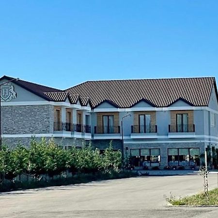 House Of Horses Shtepia E Kuajve Hotell Korça Exteriör bild
