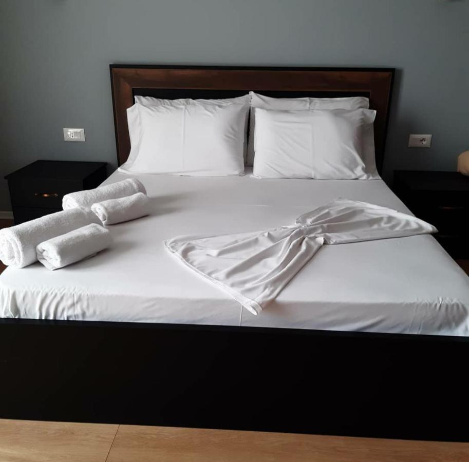 House Of Horses Shtepia E Kuajve Hotell Korça Exteriör bild