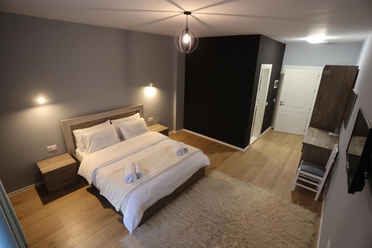 House Of Horses Shtepia E Kuajve Hotell Korça Exteriör bild