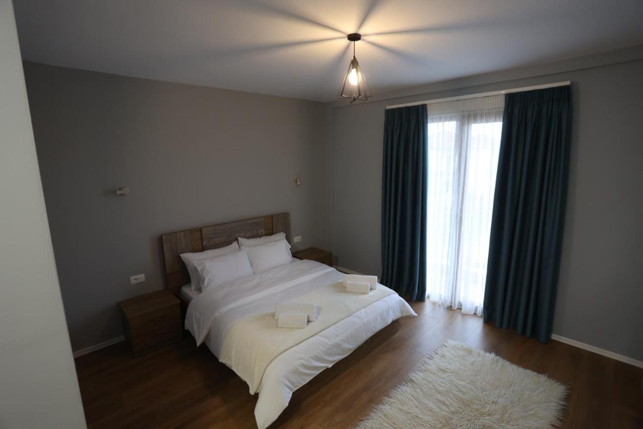 House Of Horses Shtepia E Kuajve Hotell Korça Exteriör bild