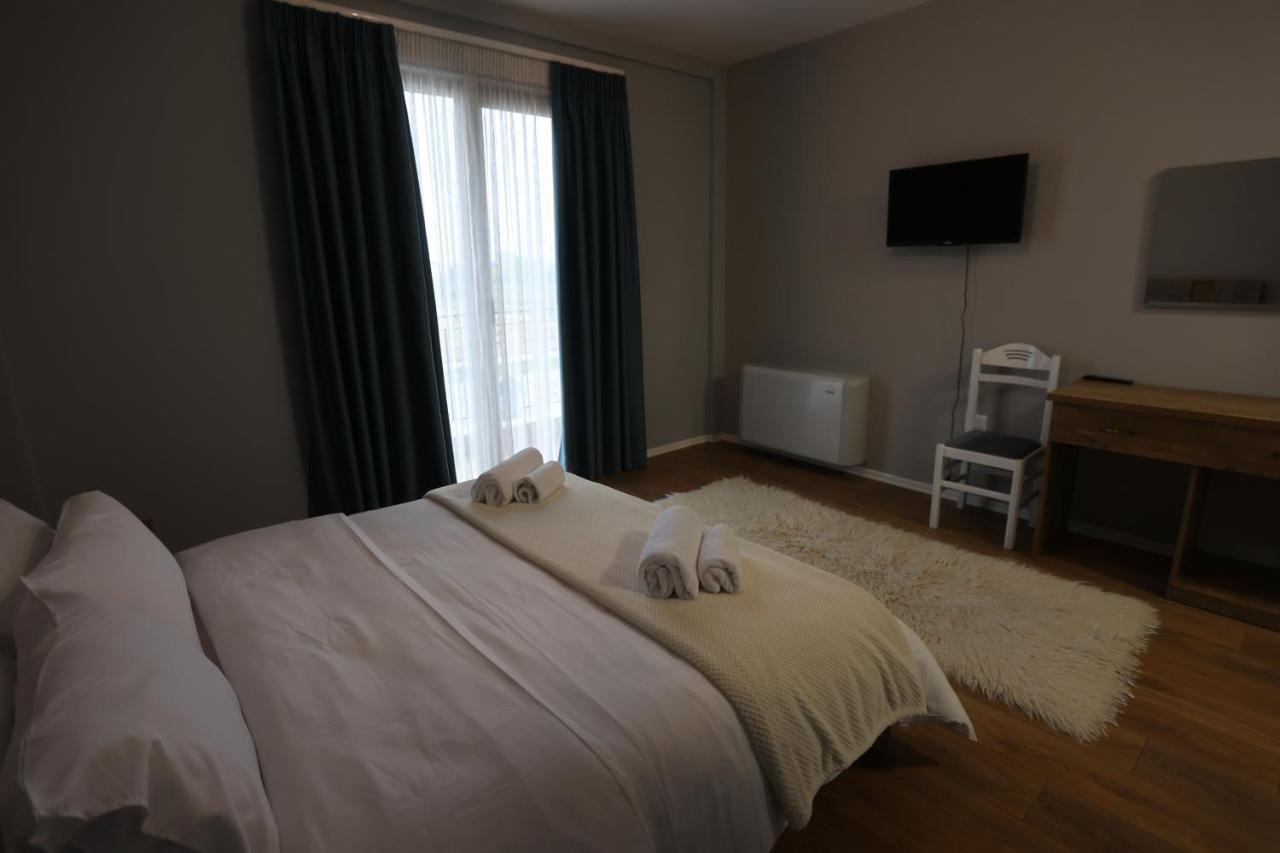 House Of Horses Shtepia E Kuajve Hotell Korça Exteriör bild