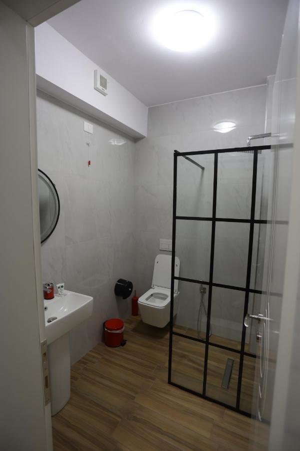 House Of Horses Shtepia E Kuajve Hotell Korça Exteriör bild